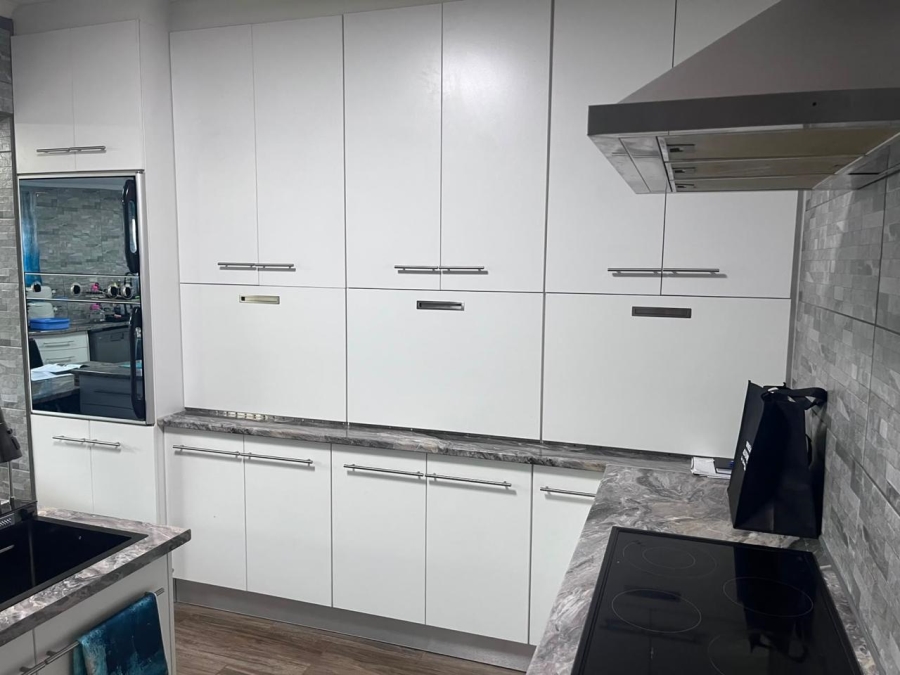 5 Bedroom Property for Sale in Langerug Western Cape